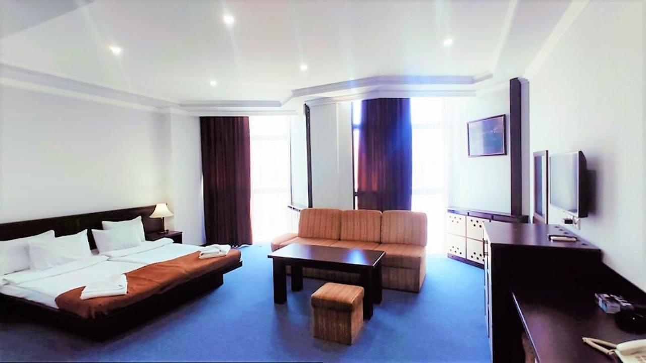 Ddd Hotel 耶烈万 外观 照片