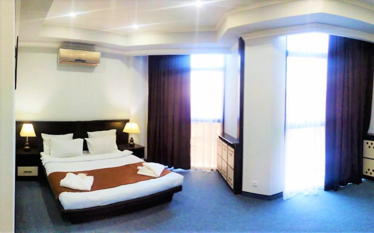 Ddd Hotel 耶烈万 外观 照片