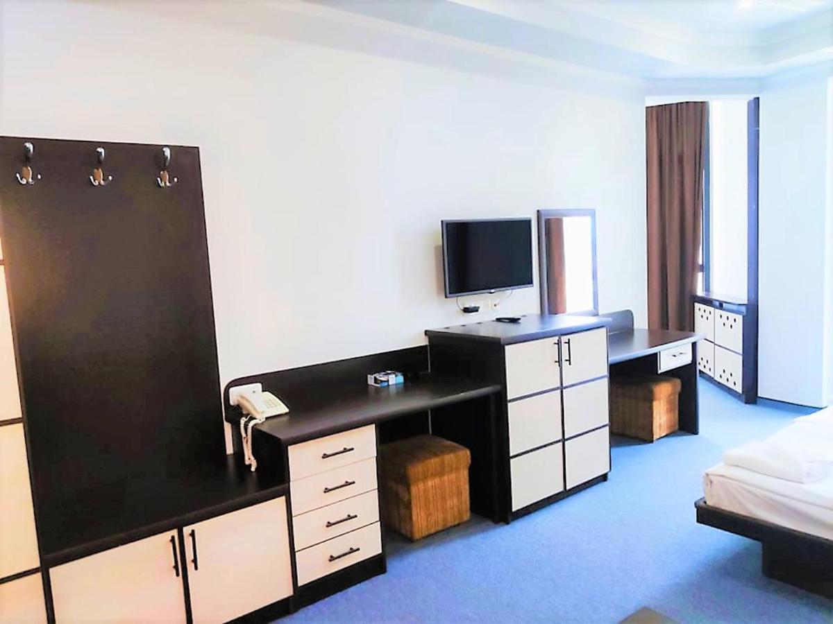 Ddd Hotel 耶烈万 外观 照片