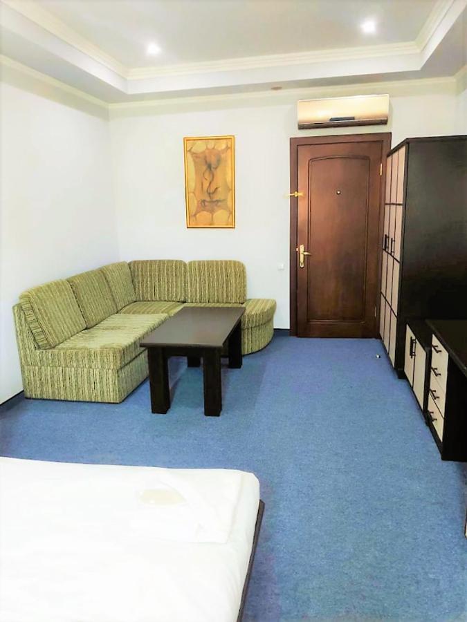 Ddd Hotel 耶烈万 外观 照片
